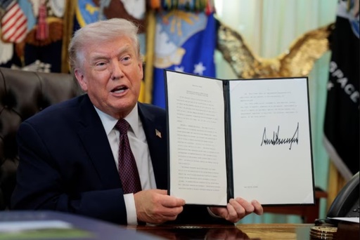 Donald Trump semnează un decret în vederea unei încadrări mai dure a votului prin corespondenţă înaintea alegerilor de la mijloc de mandat