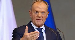Premierul Donald Tusk dă vina pe „prostia” guvernului anterior după ce Polonia este obligată să plătească 1,3 miliarde de euro pentru vaccinurile COVID neridicate. Varşovia va face apel