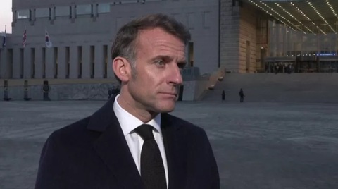 Declaraţiile lui Trump despre cuplul prezidenţial francez nu sunt ”nici elegante, nici la înălţime”, îi răspunde, la Seul, Macron