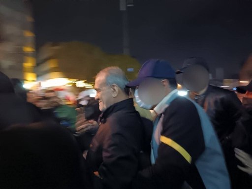 Liderii iranieni s-au alăturat mulţimii pe străzile din Teheran pentru a-şi demonstra autoritatea în timp de război - VIDEO