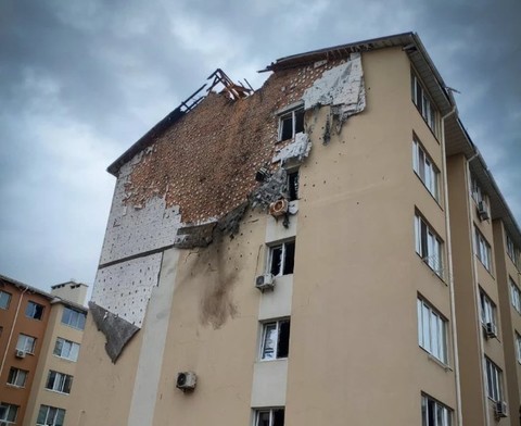 Zece morţi în urma atacurilor ruseşti din Ucraina. Zelenski denunţă o „escaladare”, în timp ce Moscova respinge un armistiţiu energetic propus de Kiev pentru perioada Paştelui

