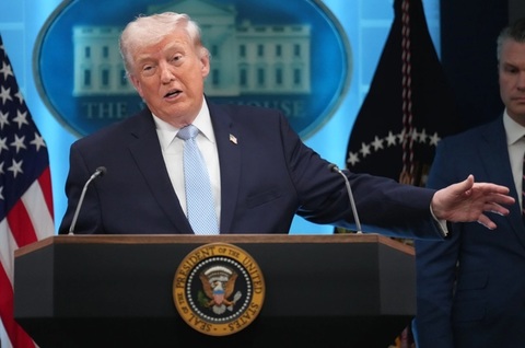 SUA pot distruge podurile şi centralele electrice din Iran ”în patru ore”, ameninţă Trump, care nu este îngrijorat ”deloc” de comiterea unor crime de război. ”Sper să nu fiu nevoit s-o fac”. ONU avertizează SUA să nu atace infrastructura civilă iraniană