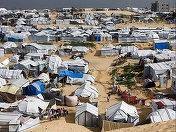 Un atac israelian ucide 10 persoane într-un adăpost din Gaza amenajat într-o şcoală / OMS suspendă evacuările, după moartea unui lucrător umanitar

