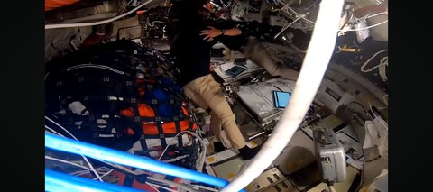 Echipajul misiunii Artemis 2 a botezat un crater de pe Lună „Carroll” în onoarea soţiei decedate a comandantului misiunii - VIDEO