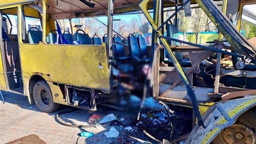 Patru morţi şi 16 răniţi la Nikopol, după ce o dronă rusă a lovit un autobuz din reţeaua publică