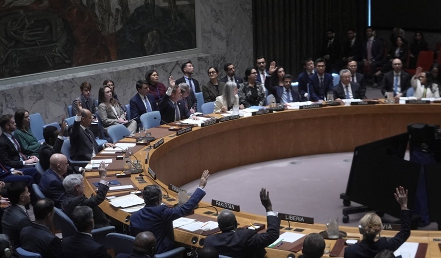 Rusia şi China resping prin veto, în Consiliul de Securitate al ONU, o deblocare a Strâmtorii Ormuz. Ţările de la Golful Persic ”regretă” respingerea acestui proiect de rezoluţie ”diluat”. Rubio acuză Iranul de ”terorism” în Strâmtoarea Ormuz