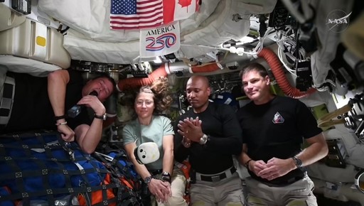 Până la Lună şi înapoi. Astronauţii misiunii Artemis II a NASA au ţinut prima conferinţă de presă în spaţiu. Ei se pregătesc să-şi încheie misiunea istorică printr-o reintrare în atmosferă sub forma unei „mingi de foc” - VIDEO