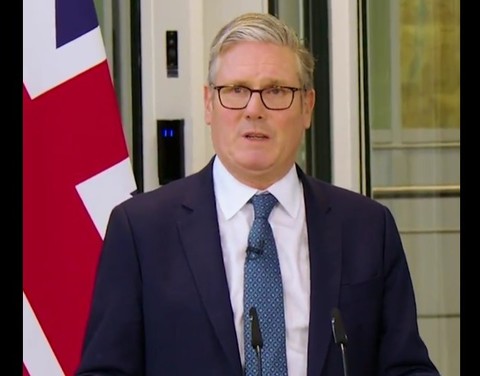 Starmer şi Trump au discutat despre importanţa restabilirii navigaţiei prin Strâmtoarea Ormuz. Premierul britanic a declarat că s-a „săturat” de influenţa pe care Trump şi Putin o au asupra costurilor energiei în Marea Britanie