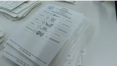 UPDATE - Urnele s-au închis în Ungaria, cu o participare la vot de aproape 80 la sută. Nu sunt exit-polluri, dar sondajele finale sugerează că Tisza ar putea câştiga alegerile. Începe numărarea oficială a voturilor
