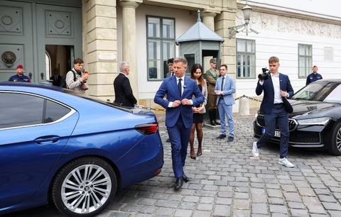 Peter Magyar anunţă, după ce s-a întâlnit cu preşedintele ungar, că Tamas Sulyok i-a spus că-i va cere să fie premier şi să formeze un Guvern în prima sesiune a noului Parlament, până la jumătatea lui mai. El i-a cerut să demisioneze, după instalarea viit