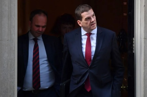 Funcţionarul cu cel mai înalt rang în diplomaţia britanică, Olly Robbins, destituit în scandalul Epstein-Mandelson, în urma unor dezvăluiri ale cotidianului The Guardian