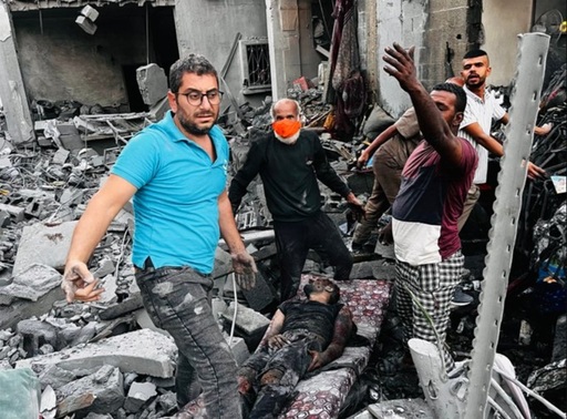 Israelul a ucis 13 persoane şi a rănit alte 35 la Tir, cu câteva minute înainte de intrarea în vigoare a armistiţiului, acuză un reprezentant al municipalităţii. Salvatori caută sub dărâmături ”15 dispăruţi”. Şase imobile locuite, distruse în atac