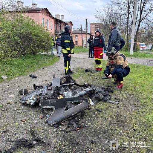 Şapte persoane rănite în urma unui atac cu drone ruseşti asupra unei clădiri rezidenţiale din Harkov



