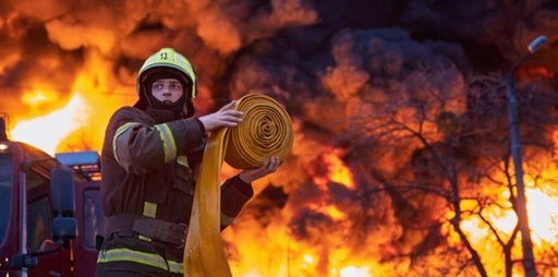 Cel puţin 25 de răniţi, 15 la Sumî, în atacuri ruseşti nocturne în Ucraina, cu două rachete şi 143 de drone. O rachetă şi 116 drone doborâte, anunţă Forţele Aeriene ucrainene. 97 de drne ucrainene lansate împotriva Rusiei, doborâte, anunţă Moscova