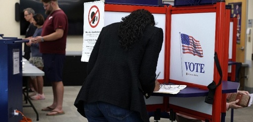 Democraţii obţin o victorie în referendumul din Virginia, care a aprobat o nouă hartă electorală în favoarea lor, o înfrângere a lui Trump