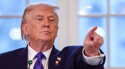 Trump ”ordonă” pe Truth Social ”să se tragă şi distrugă orice navă” iraniană care pune mine în Strâmtoarea Ormuz. ”«Dragoarele» noastre de mine sunt pe cale să cureţe Strâmtorea Ormuz chiar în acest moment”, anunţă el