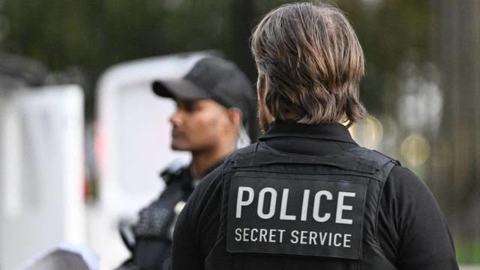 Incidentul armat de la Dineul Corespondenţilor ridică semne de întrebare cu privire la protocolul de securitate al evenimentului. Casa Albă confirmă că va revizui măsurile de securitate ale lui Trump