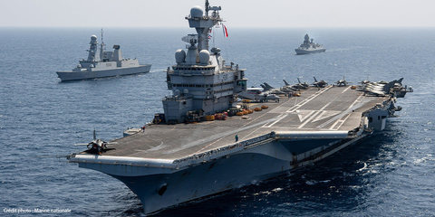Portavionul „Charles de Gaulle” traversează Canalul Suez, îndreptându-se spre Golful Aden. Coaliţia ţărilor nebeligerante este „pregătită” şi „capabilă” să asigure securitatea Strâmtorii Ormuz. Franţa propune SUA şi Iranului să trateze problema „separat”