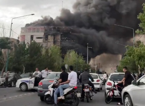 Cel puţin opt morţi şi 40 de răniţi în Iran, într-un incendiu la un centru comercial la Andisheh,în apropiere de Teheran