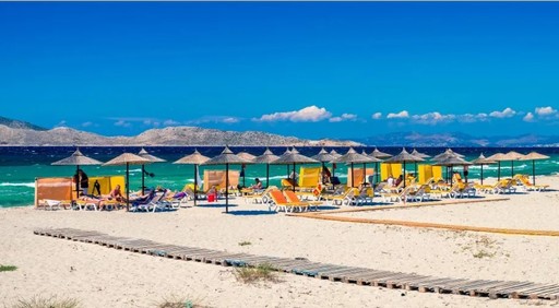 Turist german despăgubit cu 1.000 de euro după ce nu a găsit şezlonguri la un hotel din Grecia. Instanţa din Hanovra spune că bărbatul are dreptul la despăgubiri după ce el şi familia sa au fost nevoiţi să stea pe beton