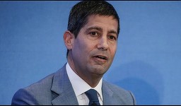 Kevin Warsh obţine aprobarea Senatului pentru funcţia de viitor preşedinte al Fed. Confirmarea lui pe criterii partizane reflectă îngrijorarea cu privire la independenţa Fed. Trump l-a ales în speranţa că va reduce ratele dobânzilor, dar inflaţia creşte