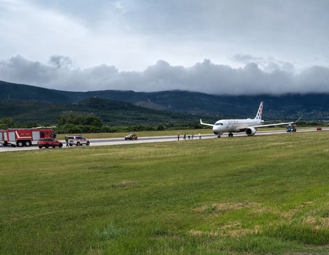 Croaţia: Un avion Airbus cu 130 de pasageri a derapat pe pistă la decolare, la Split / Încă nu se ştie de ce au decis piloţii să întrerupă decolarea - VIDEO