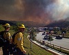 Un incendiu alimentat de rafale de vânt, Sandy Fire, ameninţă mii de locuinţe în apropiere de Los Angeles
