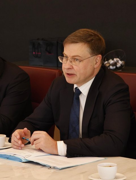 UE va debloca la jumătatea lunii iunie un prim ajutor de 3,2 miliarde de euro pentru Kiev