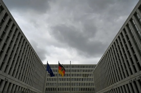 Un cuplu german, Xuejun C. şi Hua S, arestat în Germania cu privire la spionaj în favoarea Chinei în domeniul tehnologilor de vârf de uz militar. Percheziţii la Munchen