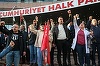 Justiţia turcă suspendă conducerea principalei formaţiuni din opoziţie, Partidul Republican al Poporului. Kemal Kiliçdaroglu, fostul şef al CHP, în dizgraţie în partid, repus la conducere. ”Nu mă voi preda”, anunţă liderul înlăturat, Özgür Özel