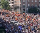 Protest la Madrid cu zeci de mii de oameni pentru a cere demisia premierului. Un grup de manifestanţi a încercat să treacă de barierele din jurul reşedinţei lui Pedro Sánchez