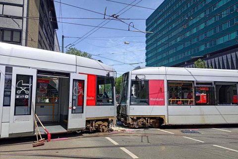 Germania: Două tramvaie s-au ciocnit frontal la Dusseldorf. Peste 50 de persoane au fost rănite - VIDEO