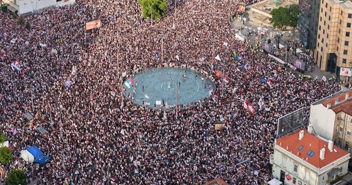 Protest masiv la Belgrad. Manifestanţii s-au ciocnit cu forţele de ordine