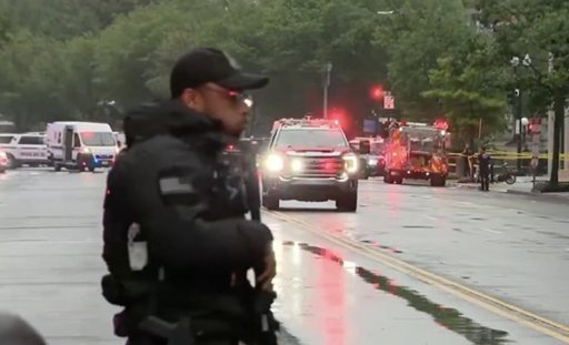 Donald Trump lucra la dosarul Iranului, în Biroul Oval, în momentul în care un bărbat a deschis focul asupra unui post de control de la Casa Albă