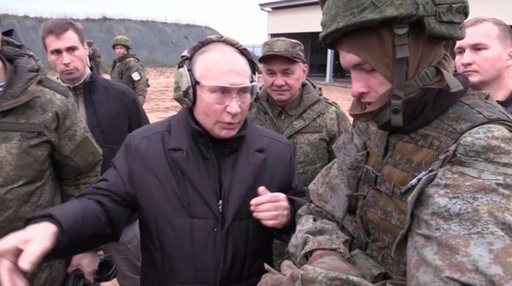 Putin le şterge, prin lege, datoriile de până la 120.000 € ale recruţilor care luptă timp de un an în Ucraina
