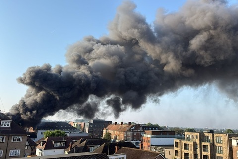 Incendiu într-un supermarket cuşer, Kosher Kingdom, la Londra