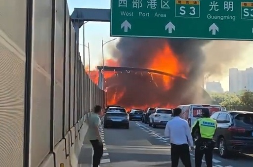 Treisprezece morţi în centrul Chinei, într-o coliziune într-un minibuz şi o semiremorcă urmată de un incendiu