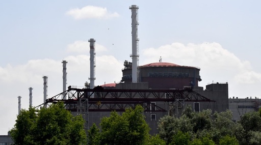Două atacuri în două zile la Centrala Nucleară Zaporojie, ocupată de Rusia. Moscova şi Kievul se acuză reciproc de un atac cu dronă care a făcut o gaură în zidul sălii turbinelor. Şase autobuze şi două camioane distruse în alt atac la atelierul de transport. Avertisment AIEA