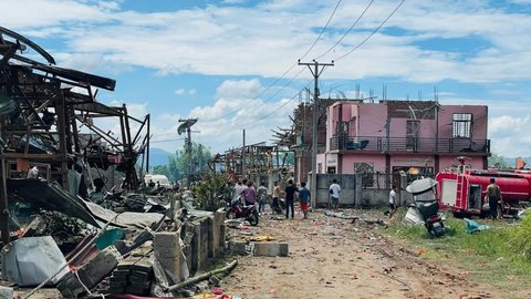 Cel puţin 55 de morţi şi zeci de răniţi în urma unei explozii devastatoare într-un depozit din Myanmar