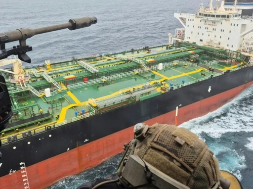 Petrolierul Tagor provenind din Rusia, imobilizat de Franţa, urmează să sosească marţi în Golful Douarnenez