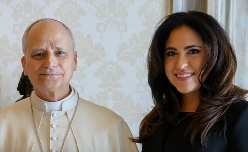 Papa Leon al XVI-lea numeşte, pentru prima oară în istoria Vaticanului, o femeie laică ”ministru” al Sfântului Scaun, María Montserrat Alvarado, la conducerea Dicasterului Comunicaţiilor. Mexicana, care conduce EWTN News, urmează să intre în Curie la 1 noiembrie