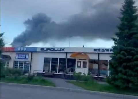 Drone ucrainene au lovit Sankt Petersburg, unde se deschide forumul economic la care va vorbi şi Vladimir Putin. Zelenski anunţă că a fost atacat un terminal petrolier