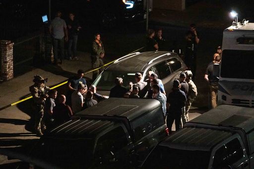 Un veteran al armatei americane a fost ucis de poliţie după ce a ţinut ostatice 10 persoane timp de 15 ore, ameninţând că aruncă în aer o clădire