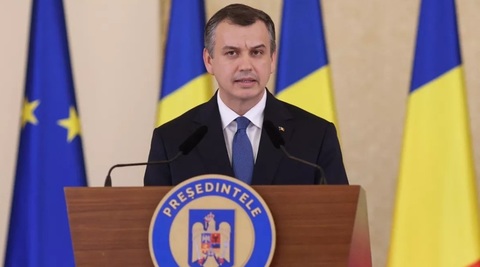 AFP scrie că, după răsturnarea guvernului proeuropean din România, a fost desemnat premier un eurodeputat liberal, Eugen Tomac, care promite un Guverm ”tehnic”