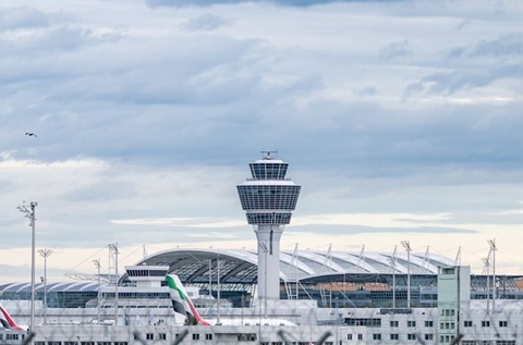 Aeroportul din München şi-a suspendat operaţiunile de zbor din cauza unui miros intens de fum în turnul de control