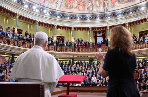 Într-un discurs istoric rostit în Parlamentul Spaniei, ovaţionat timp de 7 minute în picioare, Papa Leon a avertizat că lumea se află într-o criză „profundă”