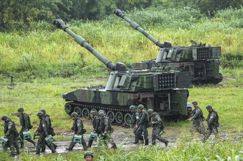 Taiwanul simulează o invazie amfibie chineză a coastelor taiwaneze în condiţii de luptă realiste