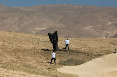 Palestinienii, prinşi la mijloc între coloniştii israelieni şi Hamas, trage un semnal de alarmă, într-un raport, o Comisie mandatată de ONU. Coloniştii consideră că poartă un ”război sfânt” menit să elibereze întregul teritoriu al Israelului