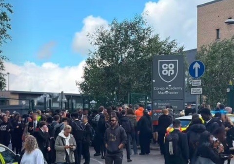 Trei răniţi în Regatul Unit, într-un atac cu cuţitul la un colegiu lângă Manchester. O adolescentă de 14 ani, arestată