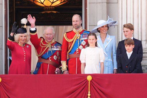 Regele Charles şi Regina Camilla, aclamaţi de mulţime la ceremonia „Trooping the Colour”. Alături de ei s-au aflat prinţul şi prinţesa de Wales împreună cu copiii lor. Mezinul Louis, care în alţi ani a captat atenţia, s-a comportat exemplar - FOTO